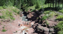 049-Kanada-Alberta-Waterton-Glacier-Park-Red-Rock-Canyon-1